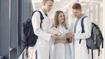 Знижки в 130 країнах: які привілеї мають українські студенти за кордоном - 285x160
