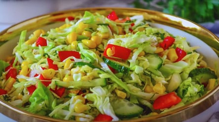 Необычный рецепт салата из молодой капусты — ароматный и яркий - 285x160