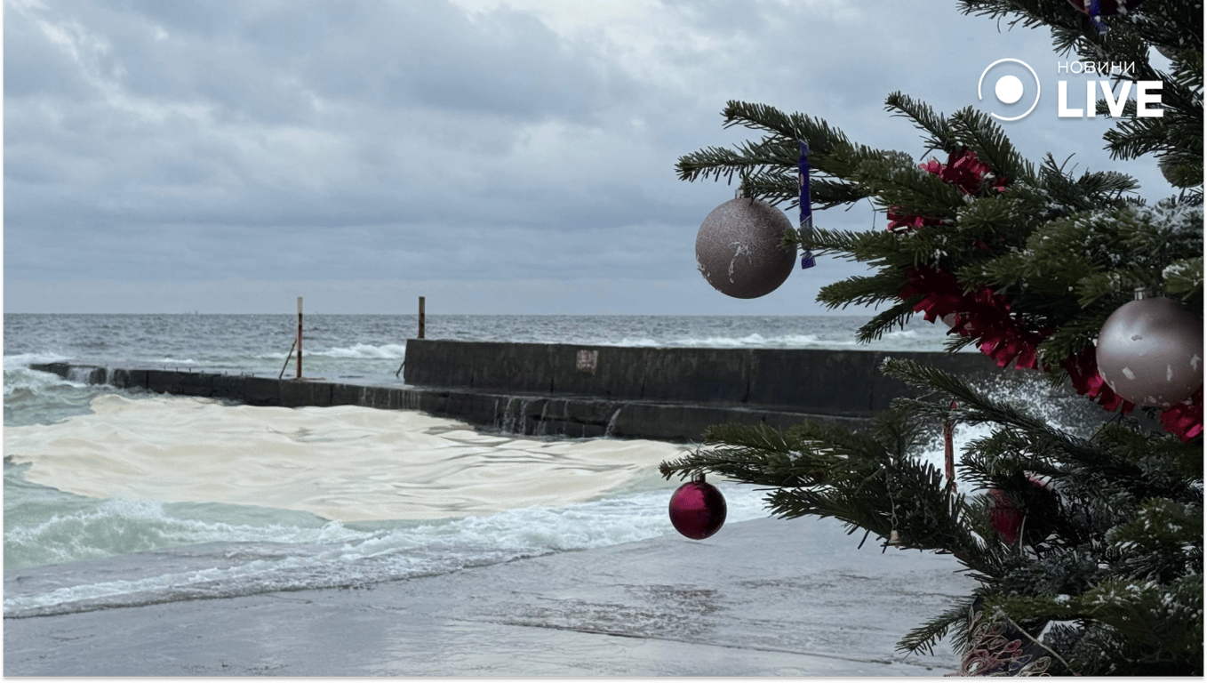В Одесі у морі виявили плями олії