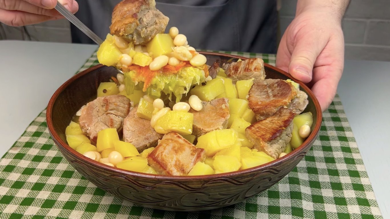 рецепт страви з м’ясом, квасолею, картоплею та капустою