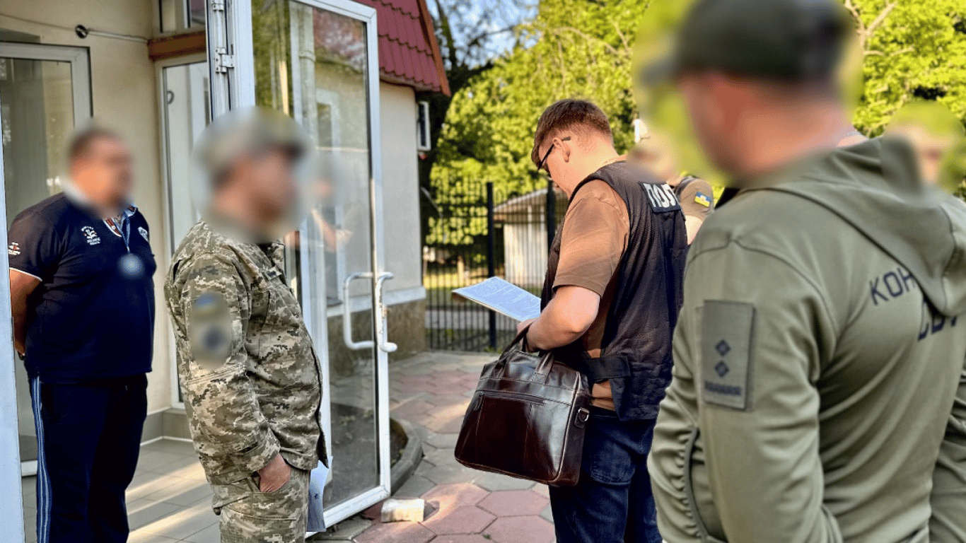Числитися військовим і не служити: на Одещині викрили схему