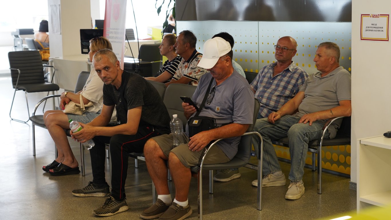 Чоловіки більше не йдуть в аспірантуру заради відстрочки: є труднощі