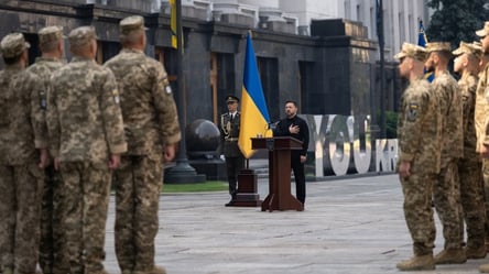 Тысячи боевых вылетов: Зеленский поблагодарил пилотов армейской авиации - 285x160