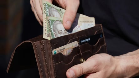 Украинские чиновники в среднем зарабатывают 40 тыс. грн — перечень структур - 290x166