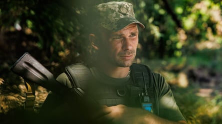 Зеленский показал работу украинских военных на фронте - 285x160