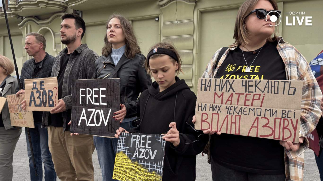 Люди під час мітингу в Одесі