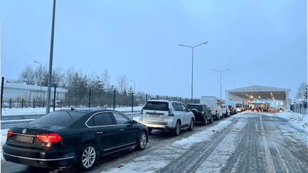 Виїзд за кордон України — чи є черги на КПП сьогодні - 285x160