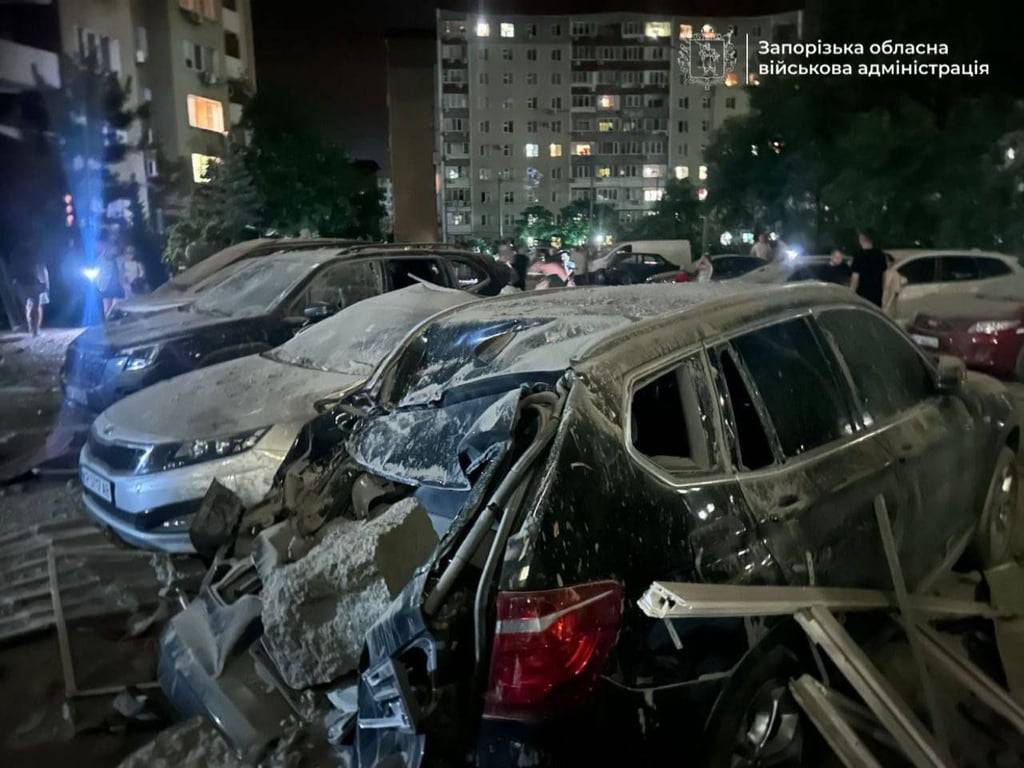 Автомобиль в Запорожье после обстрела вечером 26 июня 2026 года 