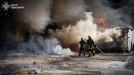 Ліквідація масштабної пожежі на Одещині після ракетного удару — у ДСНС дали деталі - 285x160