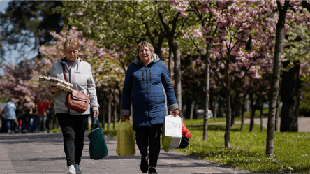 Можно ли купить страховой стаж находясь за границей: ответ ПФУ - 304x171