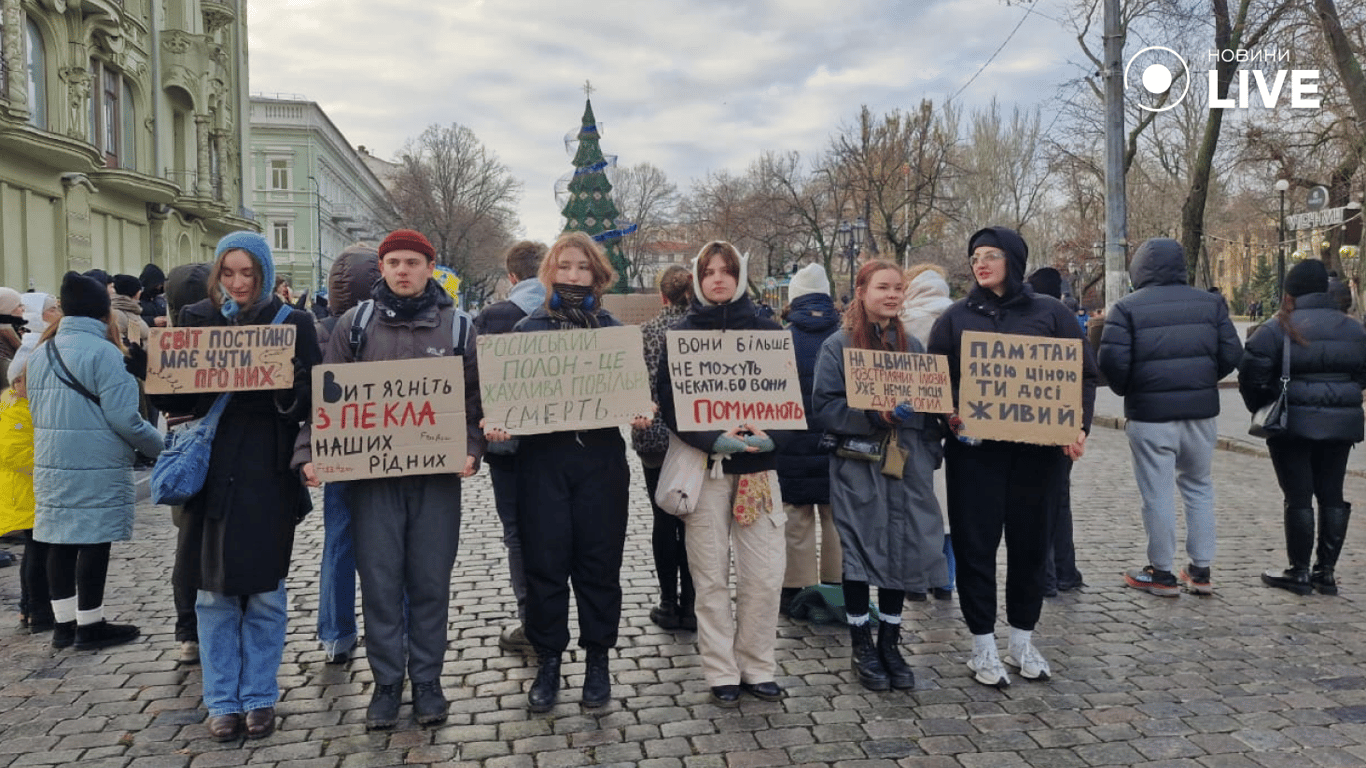 На головній вулиці Одеси закликали не забувати про полонених - фото 2