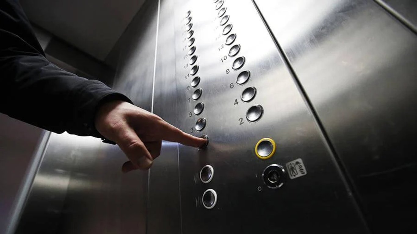 В Одесі комунальники ігнорують звернення людей, в будинку яких місяць тому обірвався ліфт