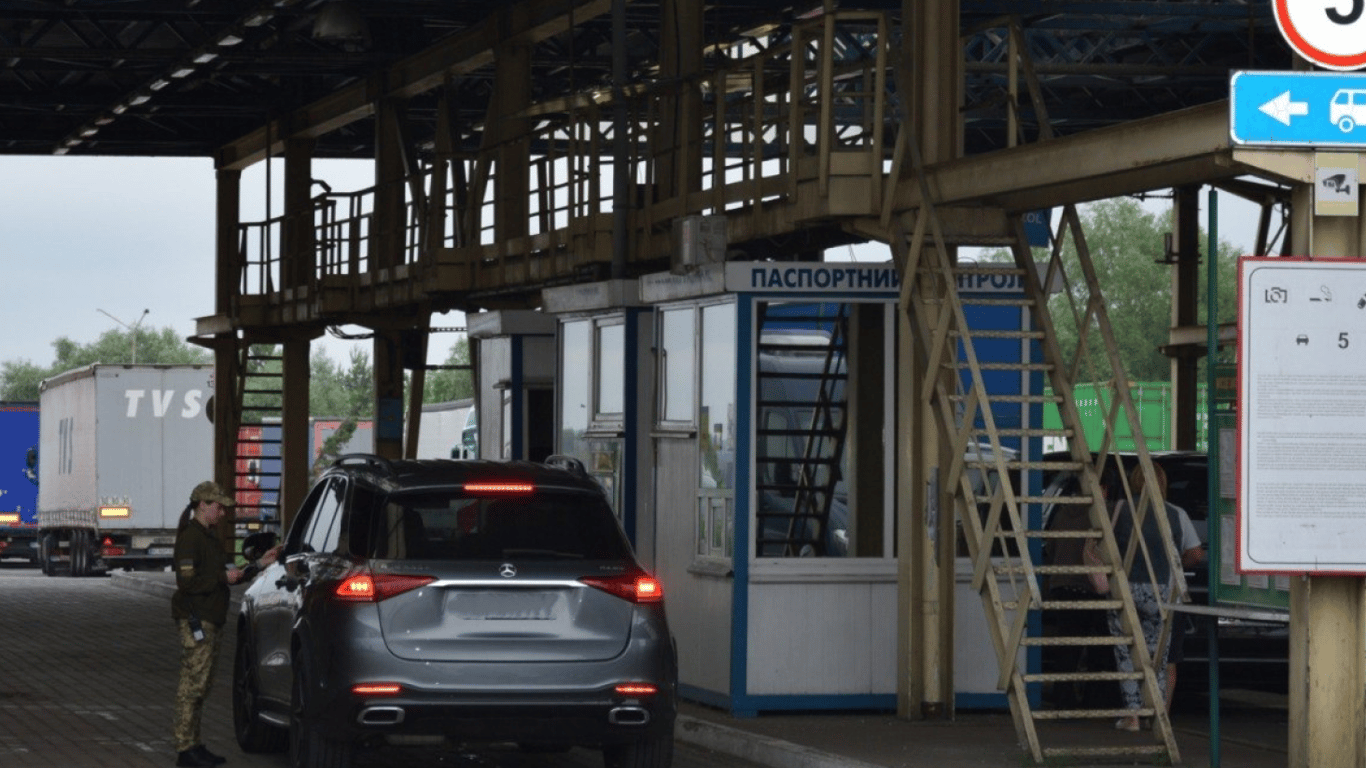 Черги на кордоні: затори спостерігаються на трьох КПП