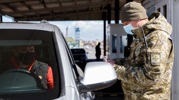 Які документи знадобляться українським чоловікам для перетину кордону