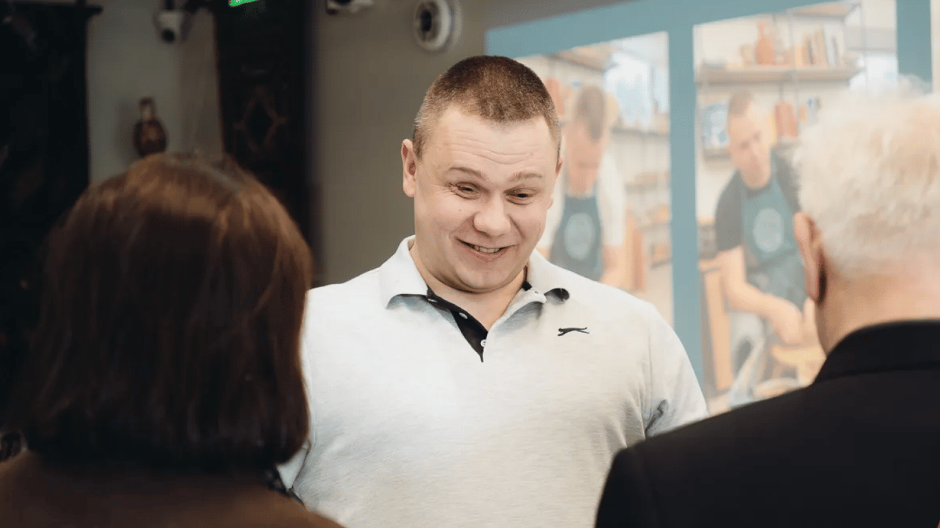 Ветеран Іван Шостак втратив зір та почав займатись гончарством