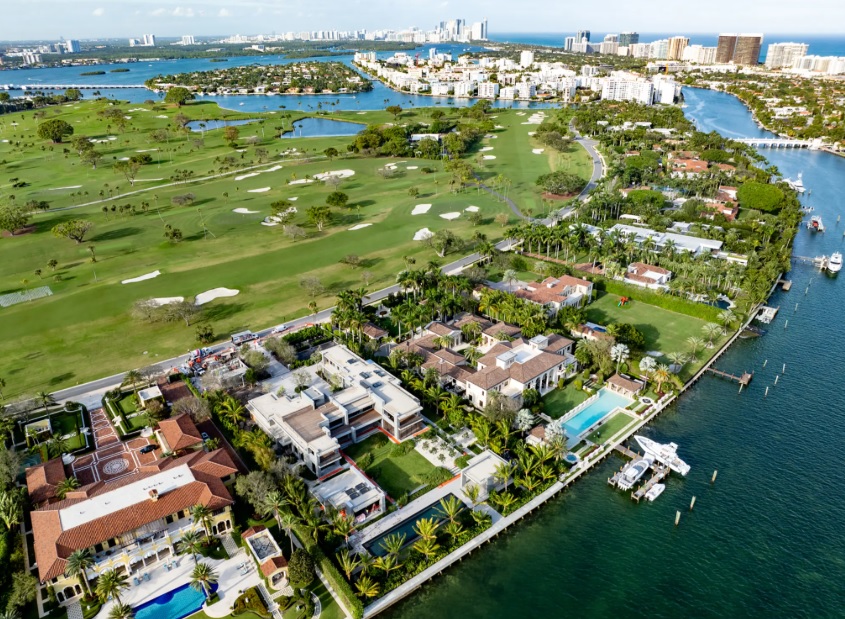 "Бункер миллиардеров" — кто скупает имения на элитном острове - фото 4