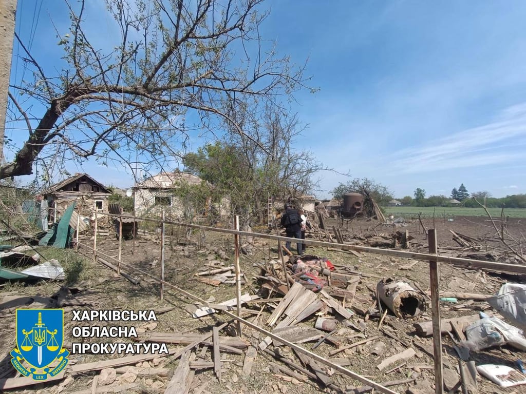 Знищена інфраструктура після скидання авіабомб у селі Митрофанівка