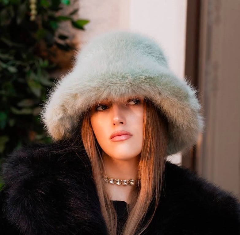 Хутряна шапка вдалий аксесуар на зиму 2025