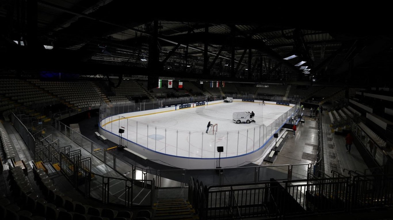 Хоккейная арена Милано Ро