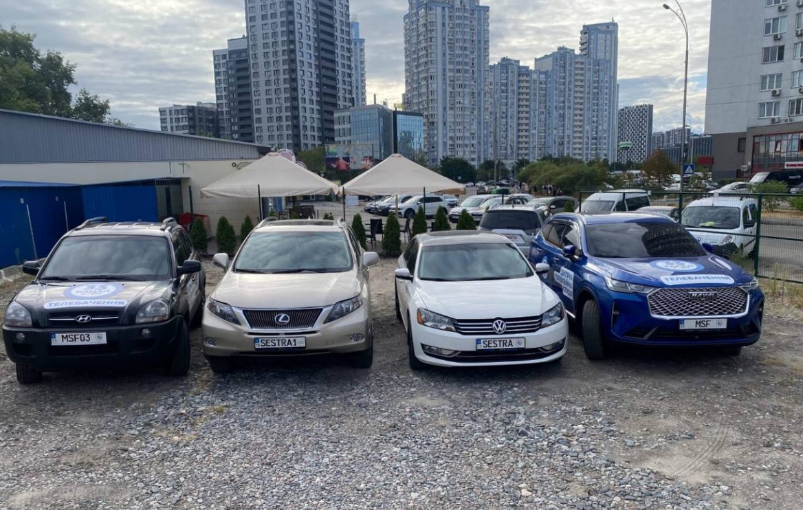 В Україні з'явились авто з долонями на номерах — у МВС розповіли, що це означає - фото 2