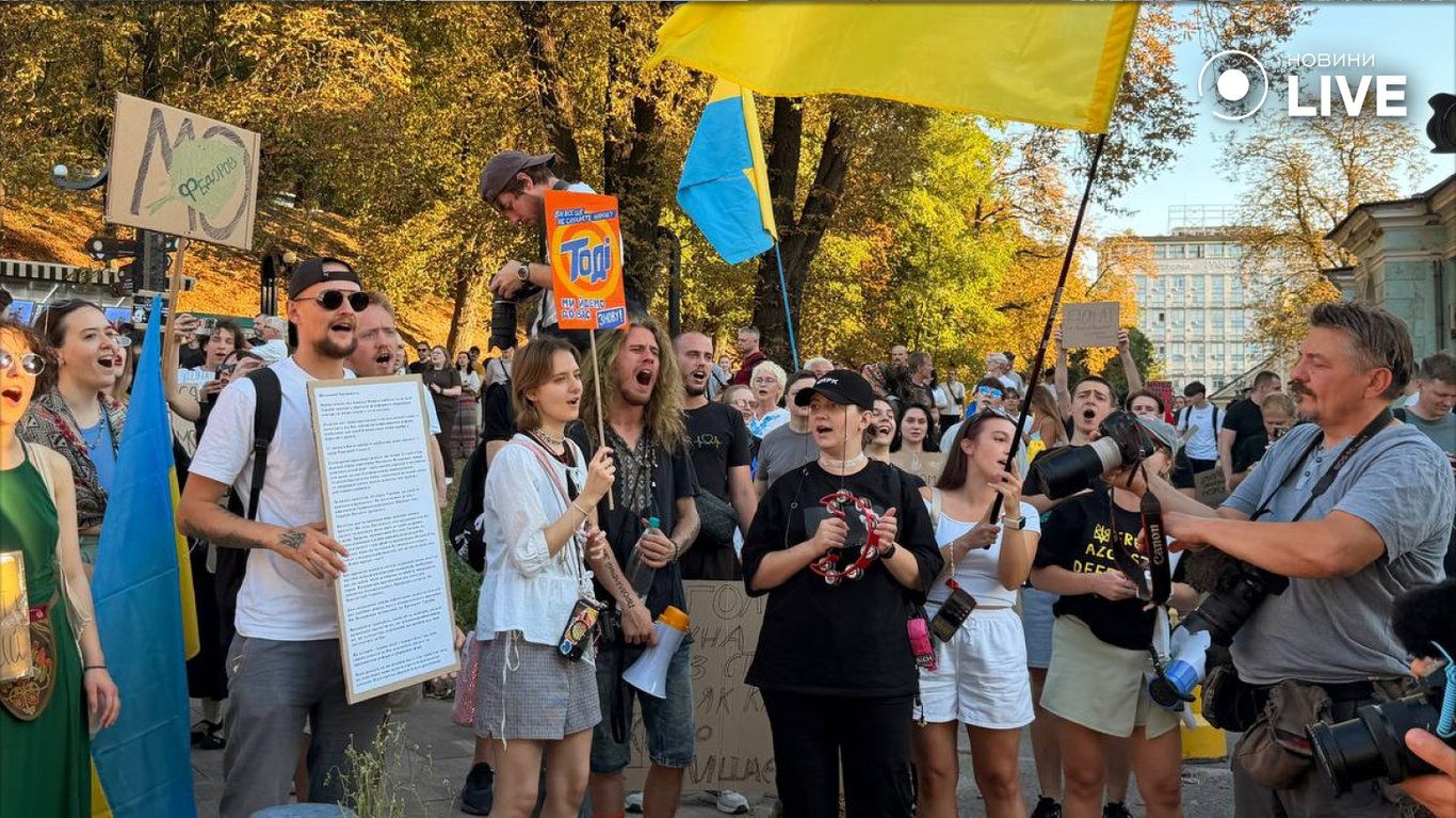 У Києві розпочалася протестна хода за діалог та відповідальність - фото 5
