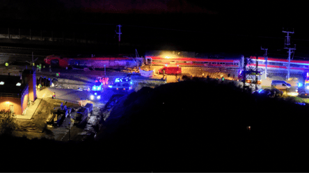 В Испании столкнулись два поезда — погибли десятки людей - 285x160