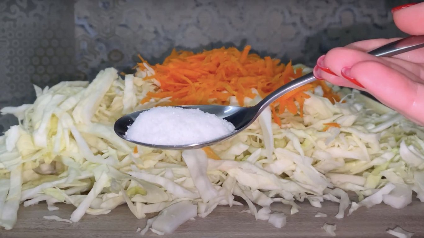 як правильно заквасити капусту вдома