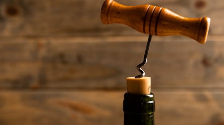 Як вставити корок назад у пляшку — простий домашній спосіб - 285x160