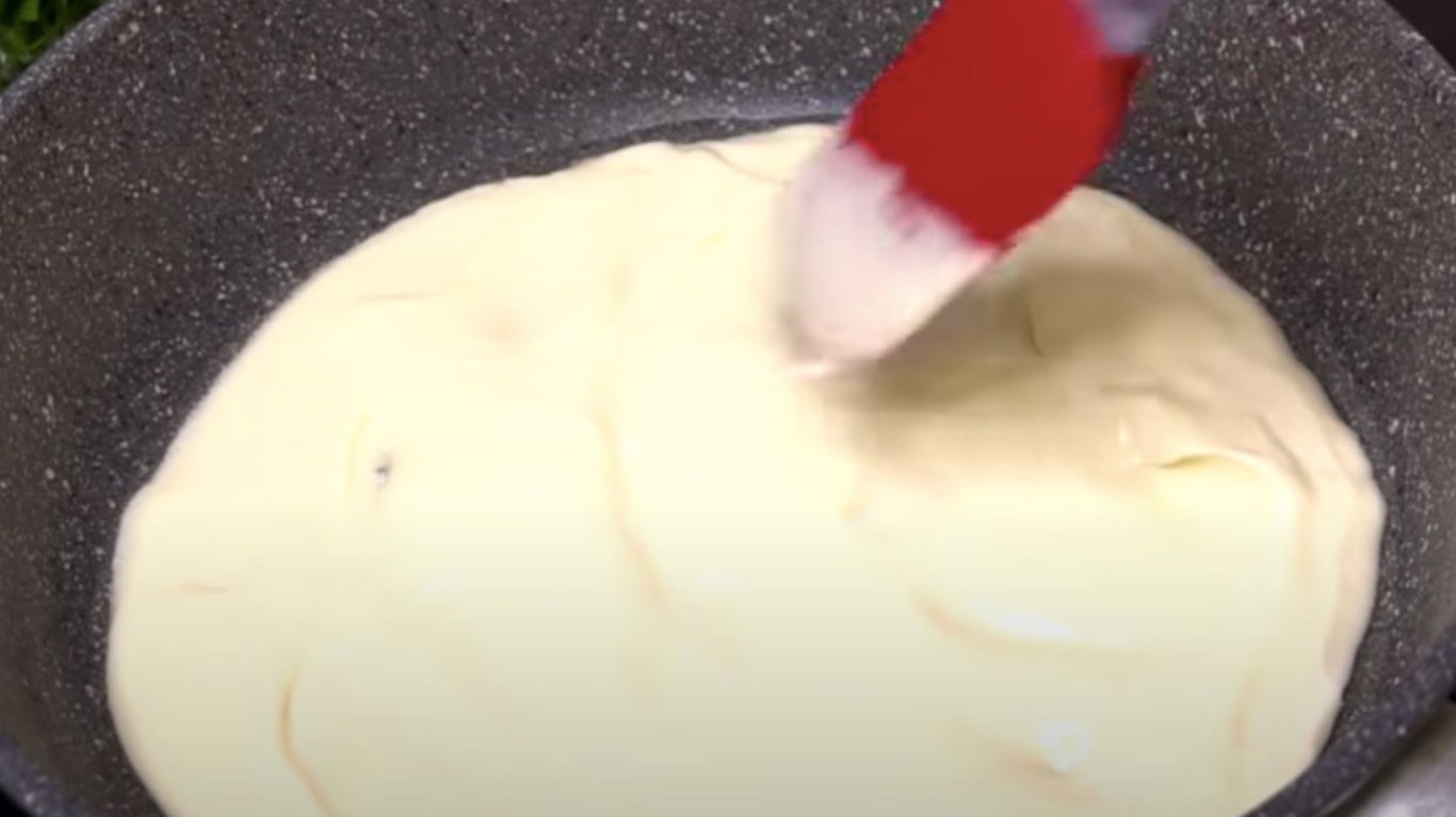 швидкий рулет до чаю готується швидко на пательні