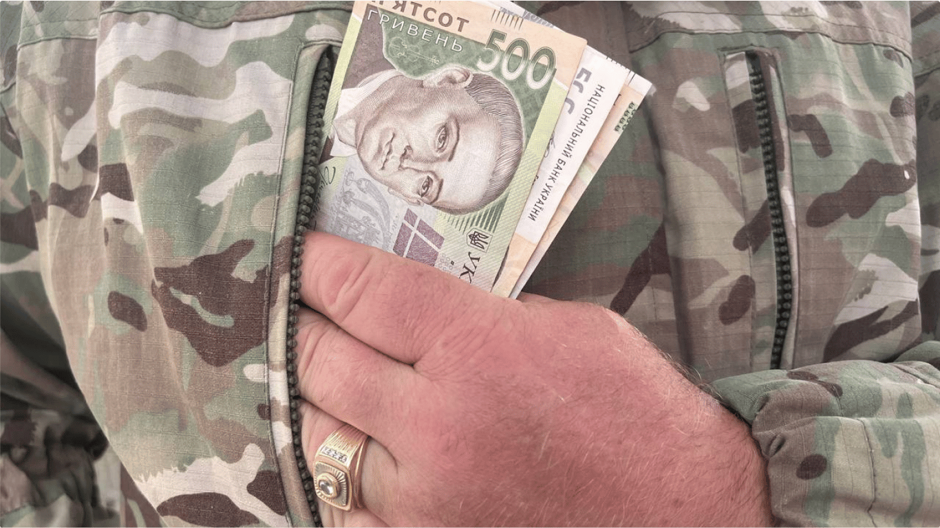 В Украине штрафуют за незаконную форму одежды: за что придется заплатить