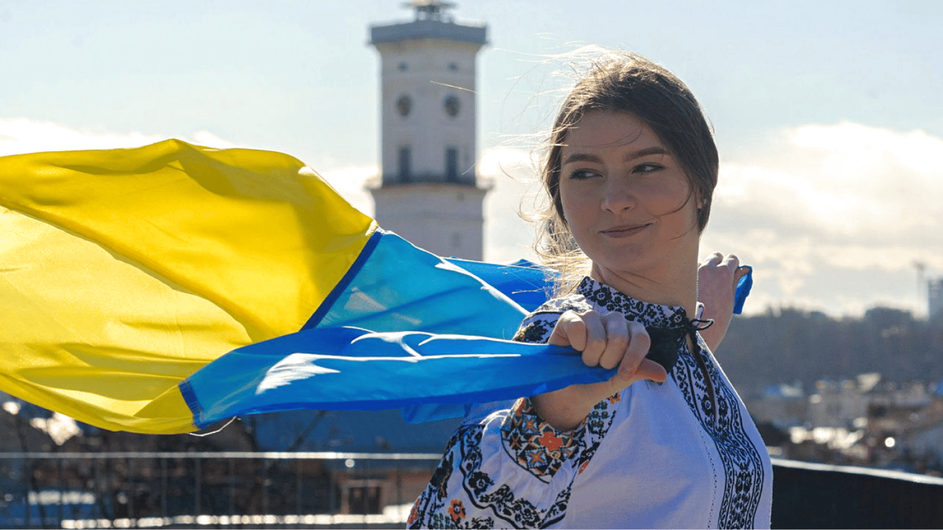 Каким должен быть флаг Украины: желто-синий или сине-желтый