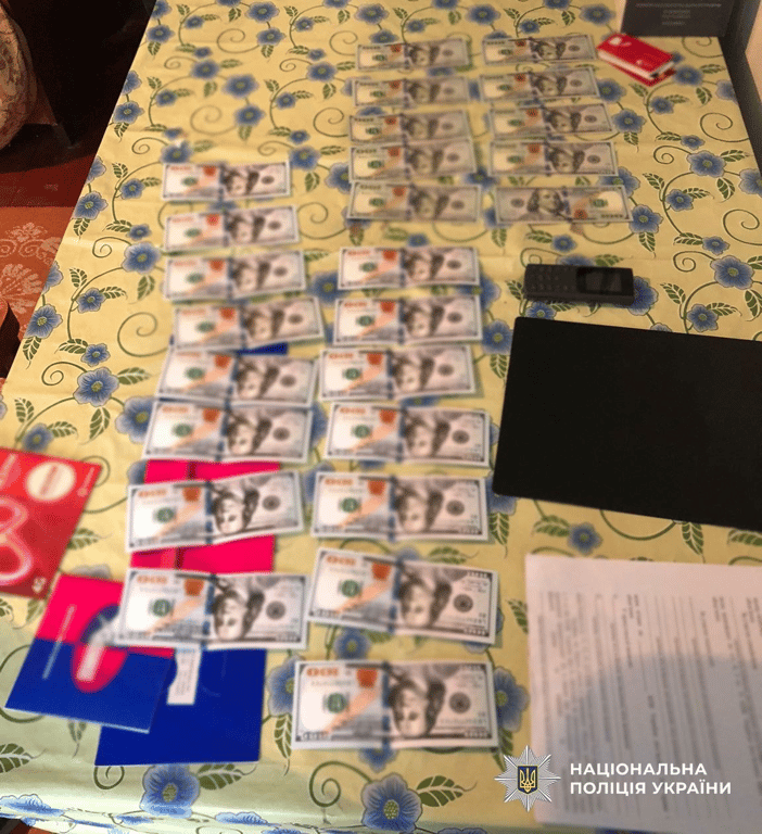 Переправлення за кордон за доллари — схема жителя Одещини - фото 1