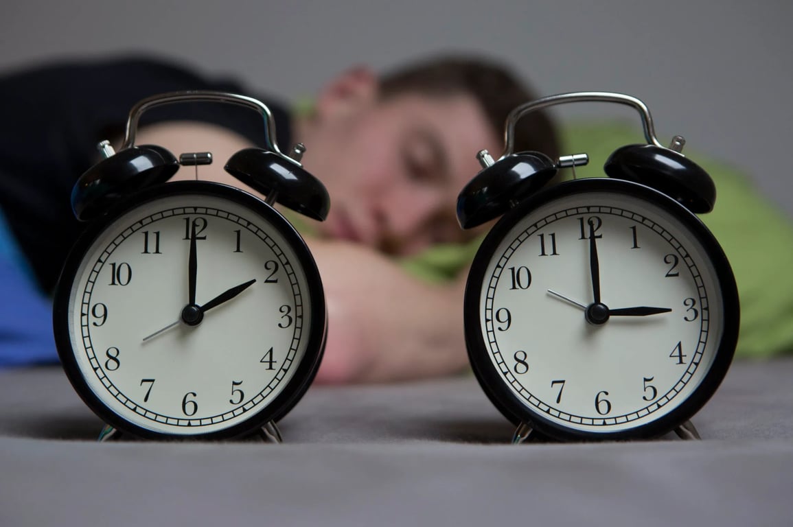 Коли в Україні переводять годинники на зимовий час у 2025 році