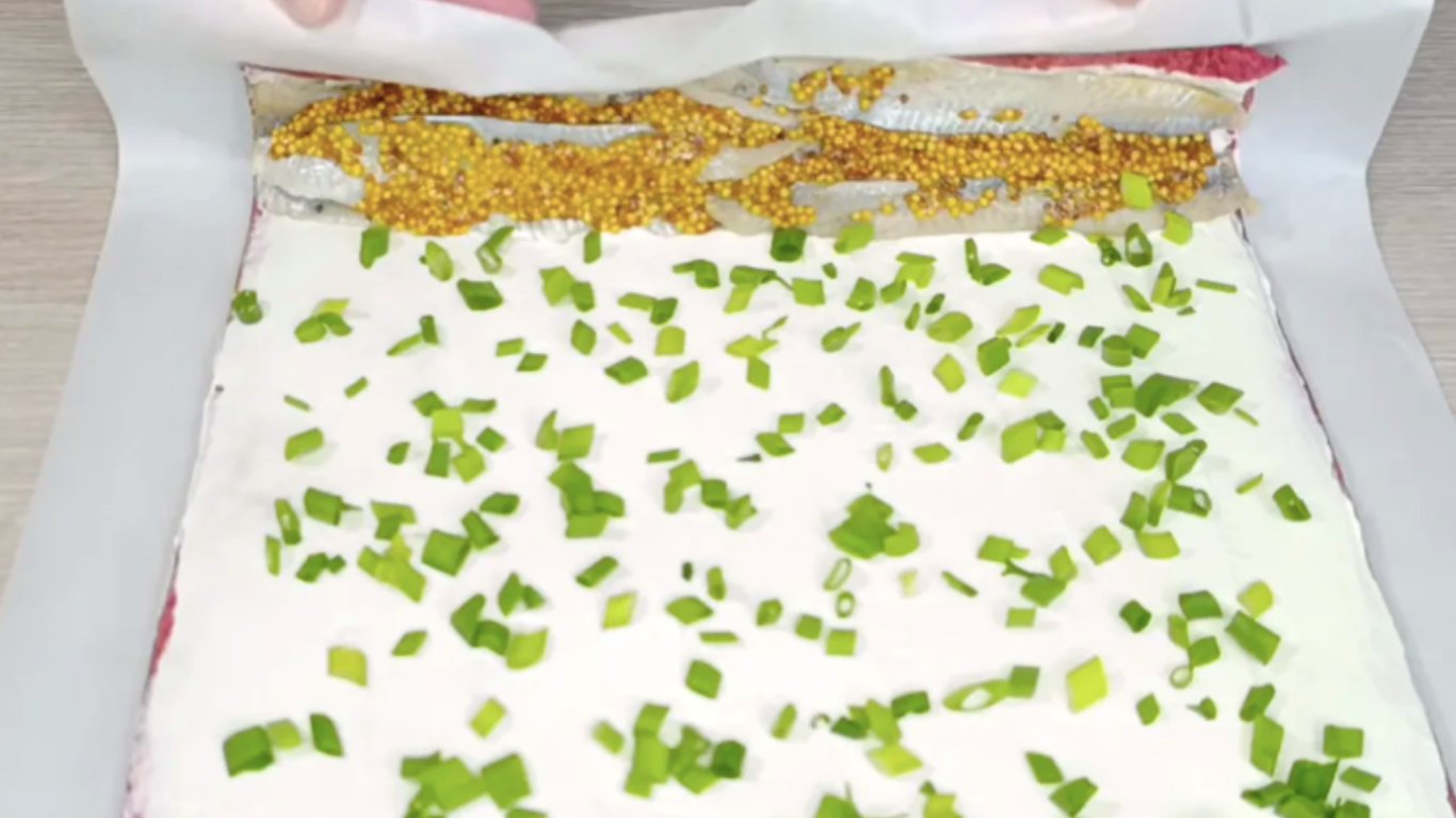 рецепт закусочного рулету з буряка та оселедця