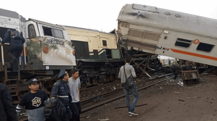 В Індонезії зіткнулися потяги — є загиблі та постраждалі - 285x160