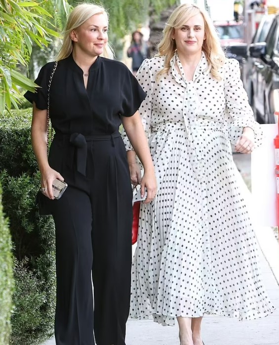 Ребел Вілсон відвідала з коханою ресторан