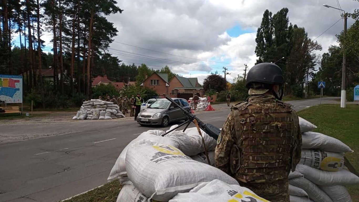 Военные сборы под Киевом - стрельба и блокпосты на дорогах
