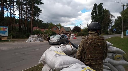 Под Киевом установили блокпосты с пулеметами. Фото - 285x160