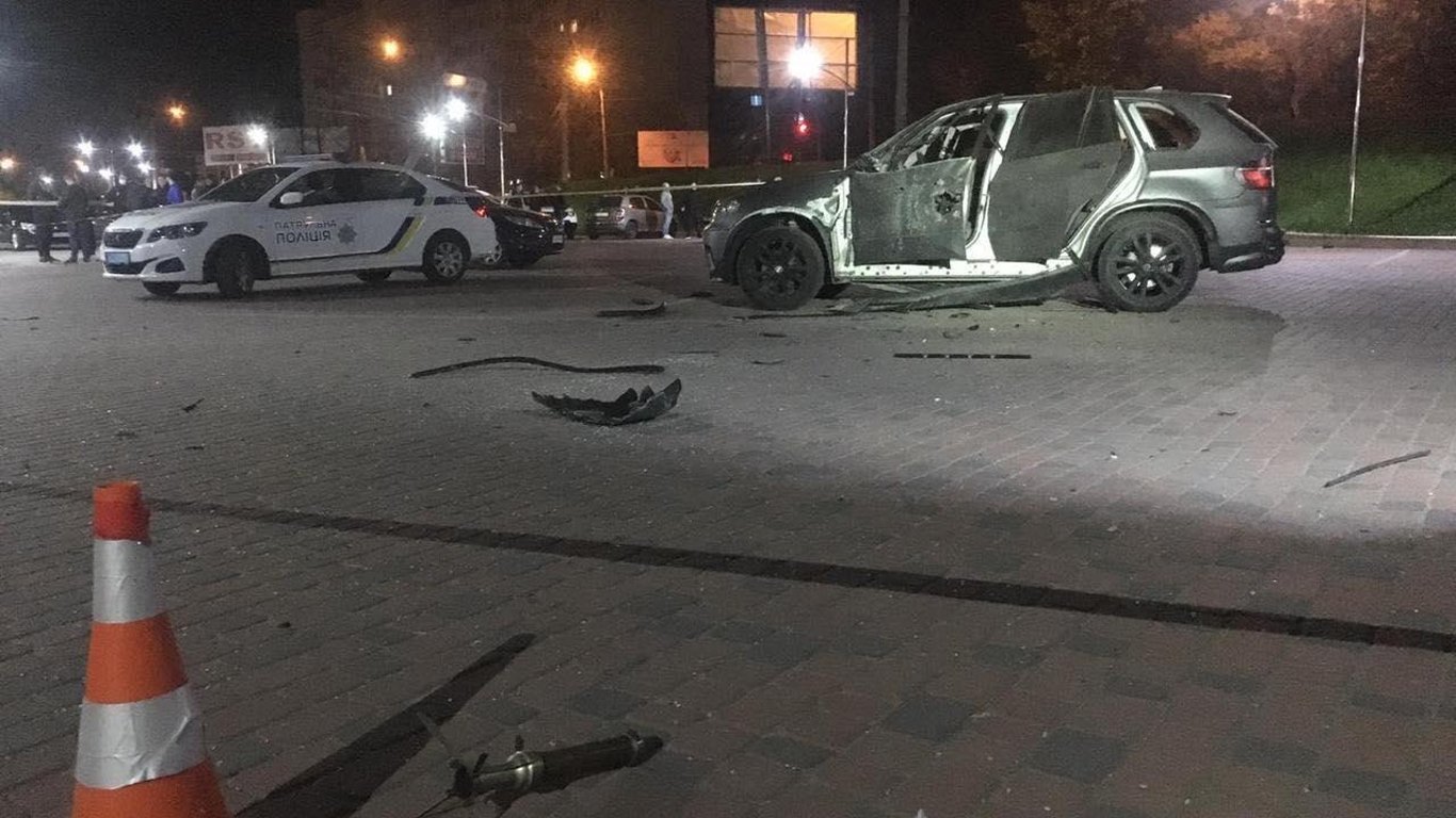 Обстрел BMW в Ивано-Франковске — неизвестный стрелял из гранатомета
