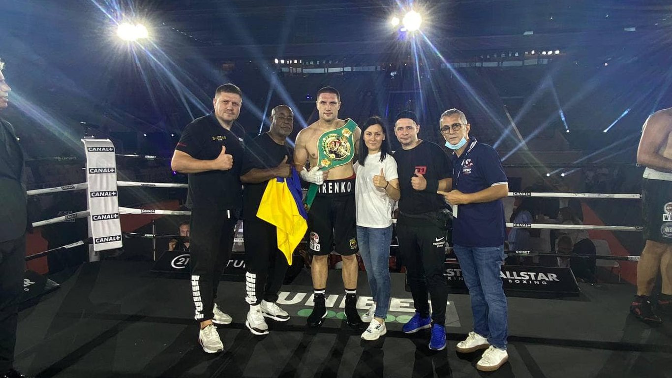 Український боксер Сіренко нокаутував росіянина Устінова у першому раунді - подробиці