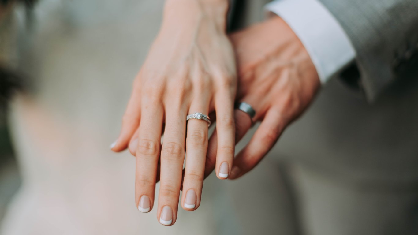 Ученые назвали лучший возраст для брака - подробности