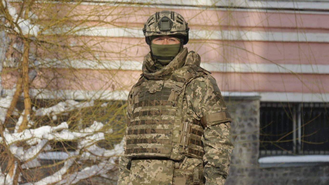 Генерал-кадировець одягнув бронежилет української армії