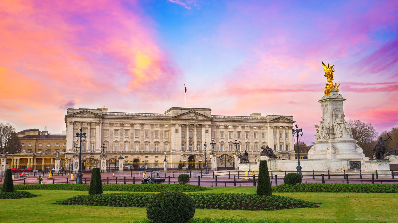 Как выглядят самые красивые резиденции британской королевской семьи