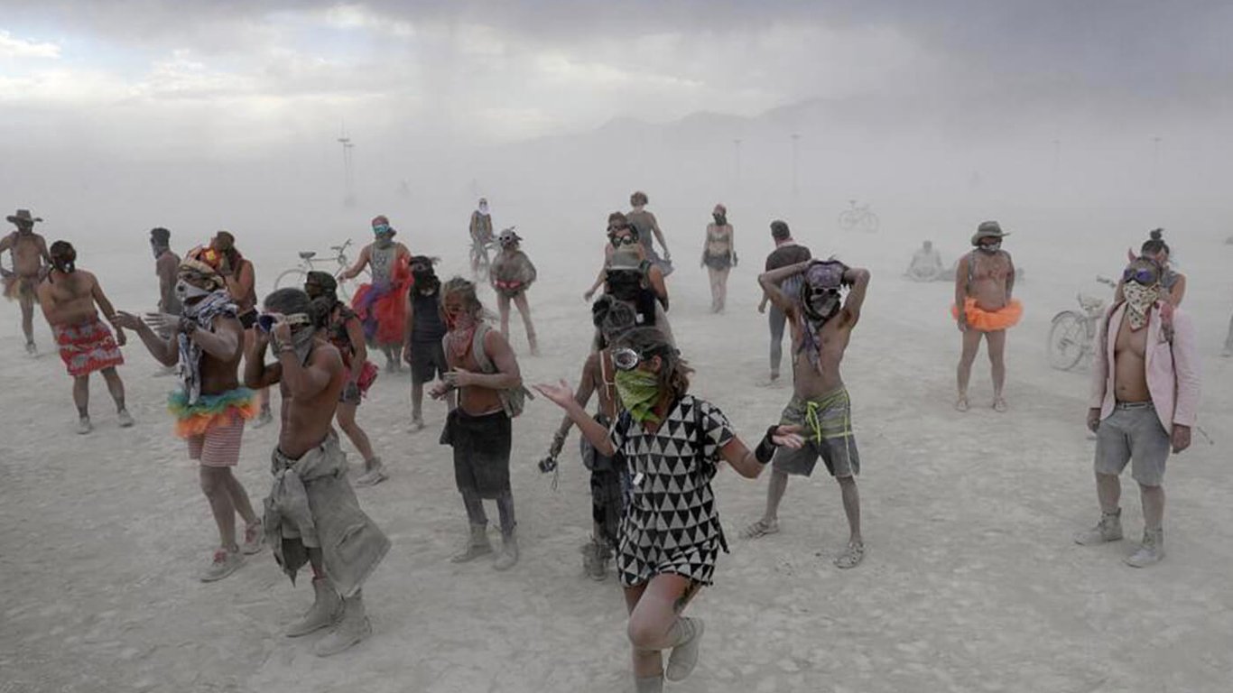 На Burning Man 2022 створили п'ятиметровий "Тризуб Свободи" (фото)