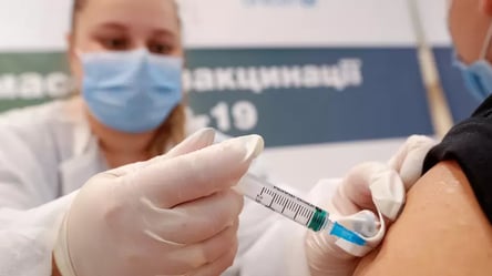 Бустерная доза прививки от COVID-19 в Украине: как записаться - 285x160