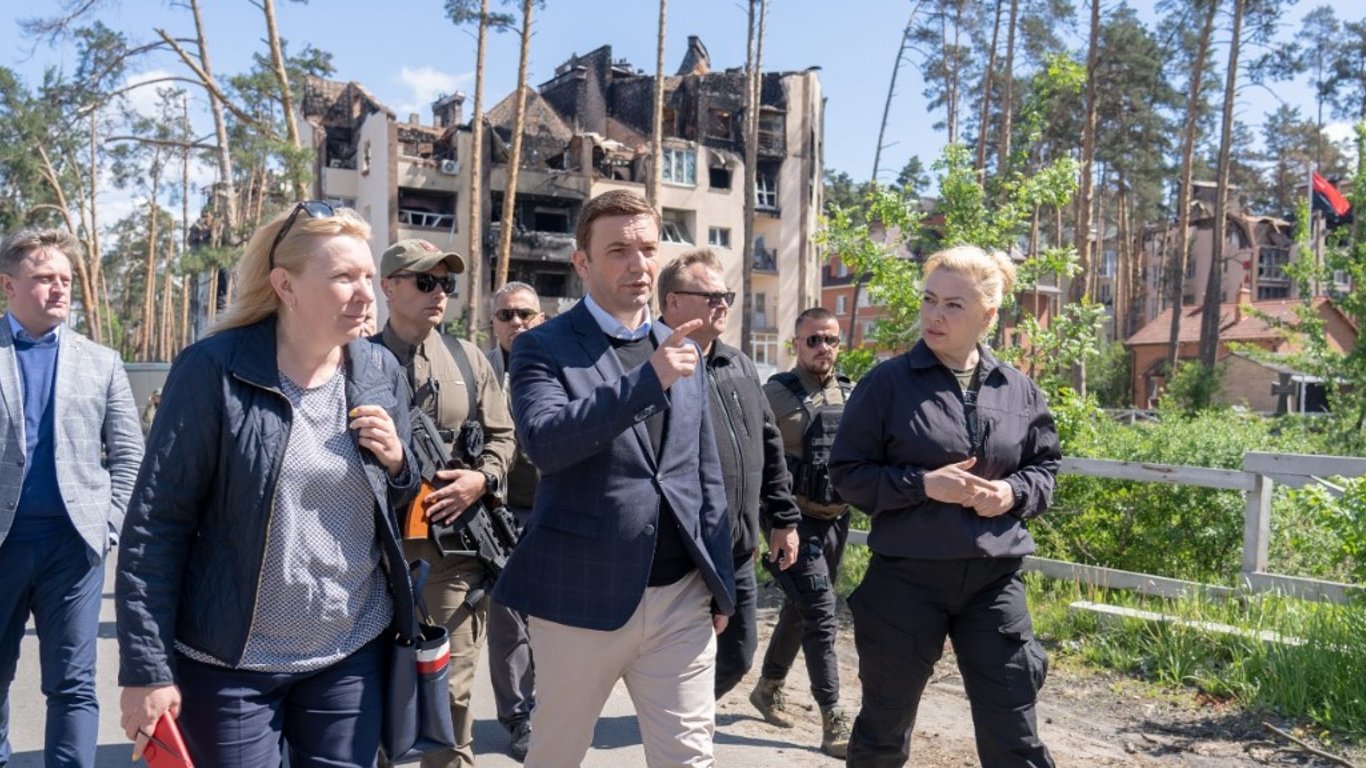 Глава МЗС Північної Македонії відвідав зруйнований окупантами Ірпінь