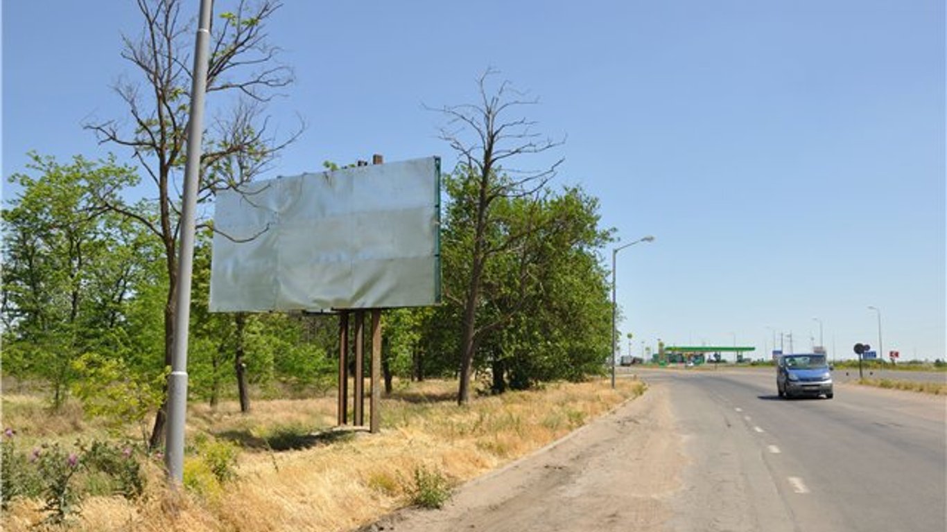 В Украине предлагают запретить размещение рекламных билбордов вдоль дорог: новый законопроект