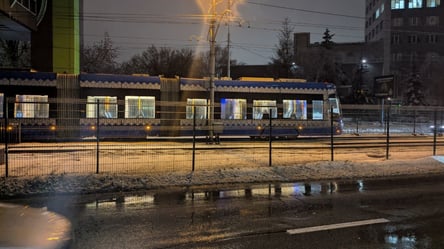 На лівому березі Києва зупинили електротранспорт через обстріл - 285x160