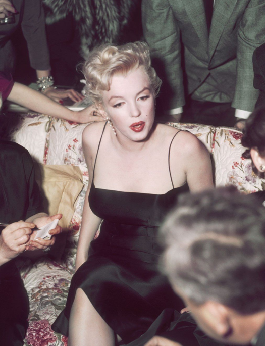 Мерилін Монро в чорній сукні