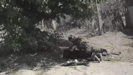 У ДСНС показали перші хвилини після обстрілу рятувальників у Херсоні: відео - 285x160